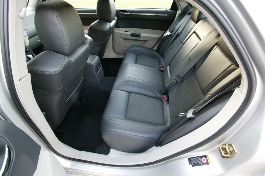  Chrysler 300C SRT8 2004 года  (EU) (фото 25 из 47)